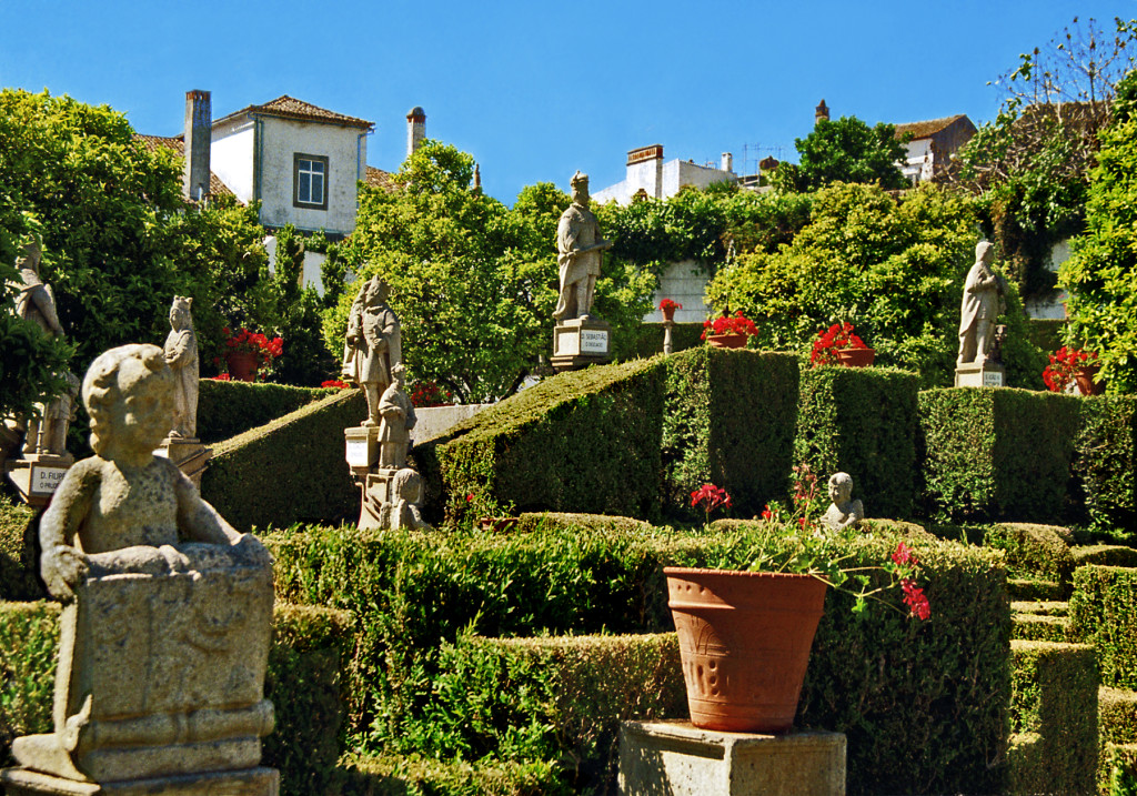 6 CASTELO BRANCO Garden Statues