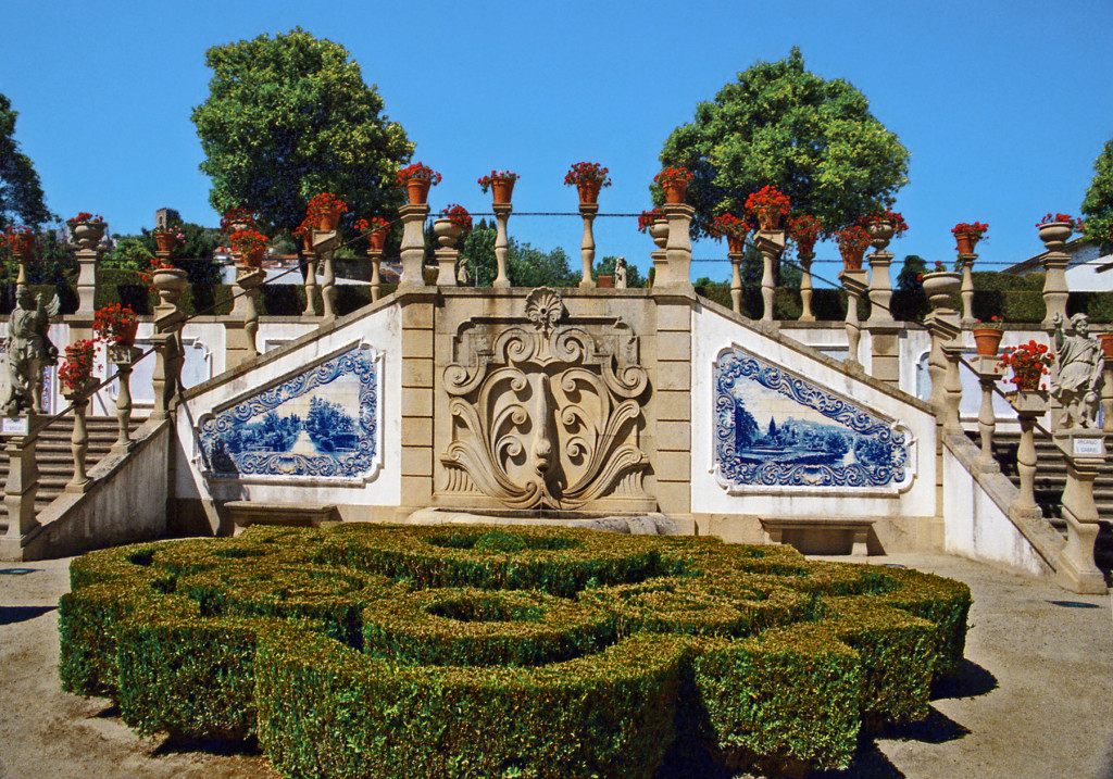 6 CASTELO BRANCO Garden Tile Fountain