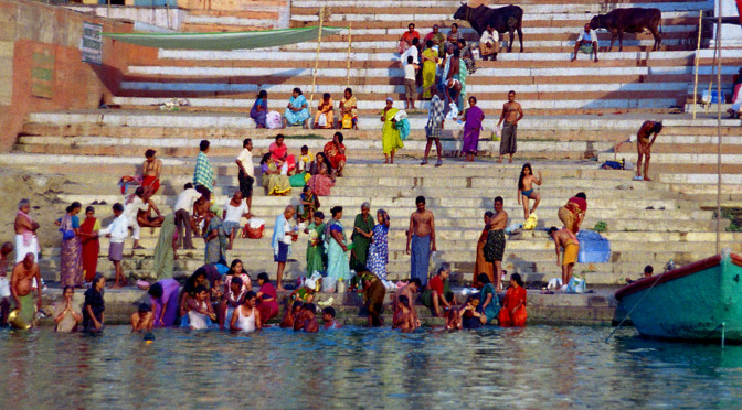 BK GANGES Steps Green Boat